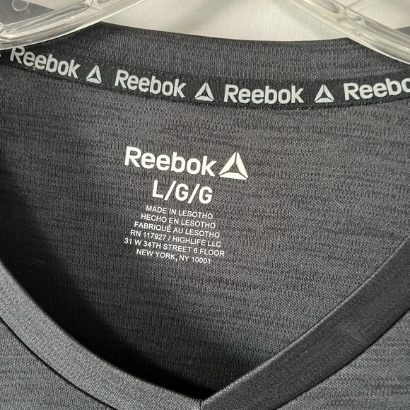 Reebok Men’s Black Heather Classic Cut V Neck T Shirt Size Large - Picture 4 of 5